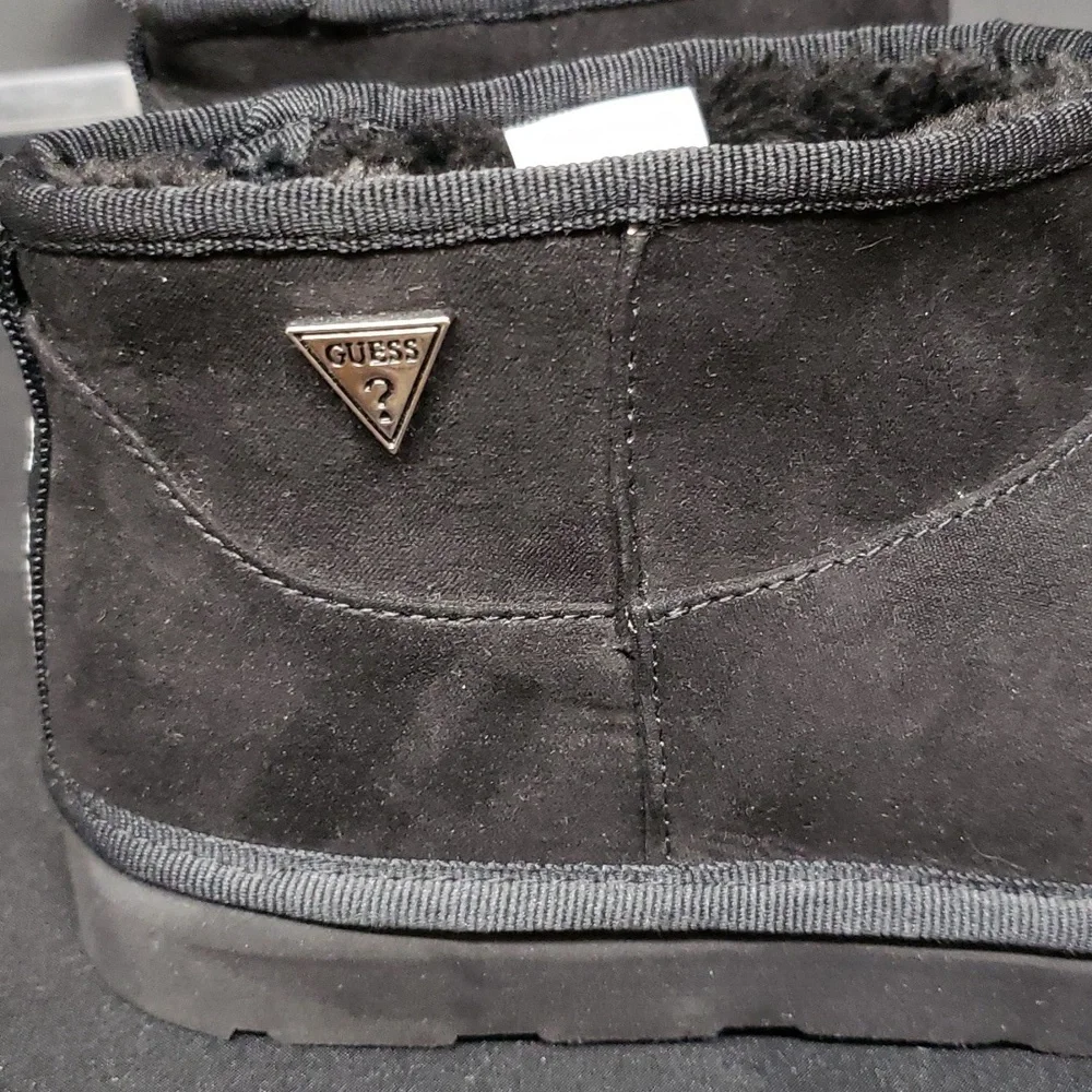 Guess NWT Black Plush Lined Ankle Booties, 6.5